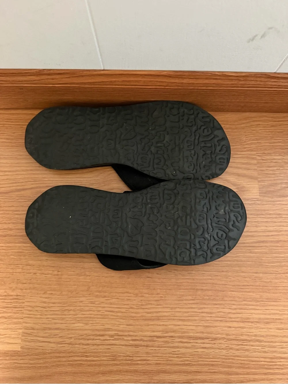 Nike Black Flip Flop Sandals with White Stripe Detail - Size: 10